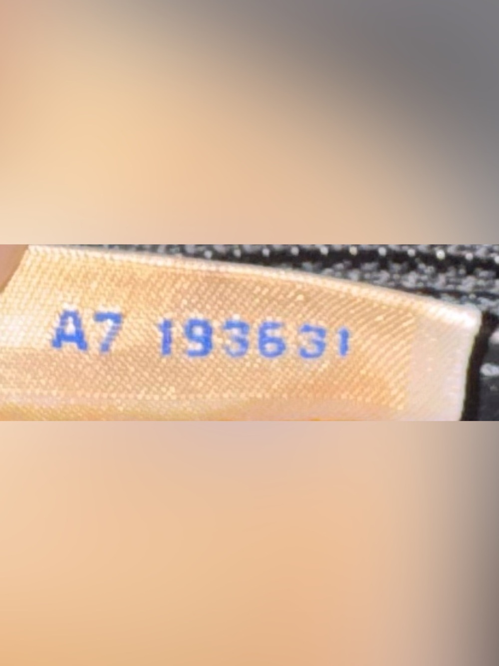 Dooney & Bourke Black & Tan Leather Shoulder Bag with Logo Medallion & Hang Tag - Picture 16 of 16
